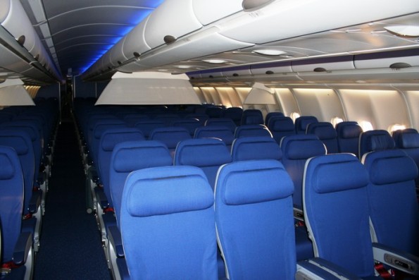 7 s model klm Klm has 47 b737 airplanes in the following versions: 700, 800 and 900 klm has 18 boeing 737-700 airplanes each of which can carry 132 passengers the 737 is used for. 7 s model klm Klm has 47 b737 airplanes in the following versions: 700, 800 and 900 klm has 18 boeing 737-700 airplanes each of which can carry 132 passengers the 737 is used for.