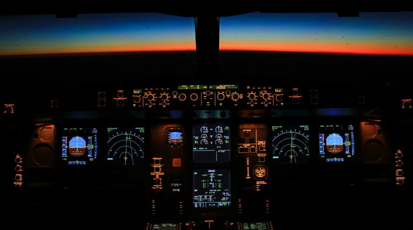 Foto (c) Andrés Dallimonti / Unsplash Cockpit