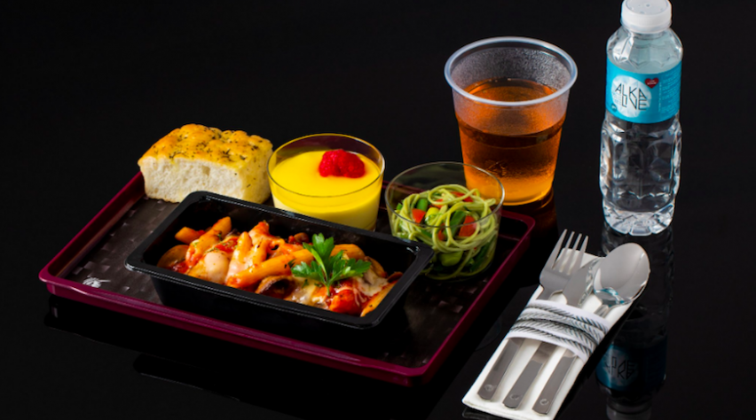Foto (c) Qatar Airways Qatar Airways Economy-maaltijd