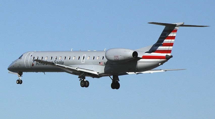 Foto (c) PlanespotterA320 Envoy Air Embraer 145