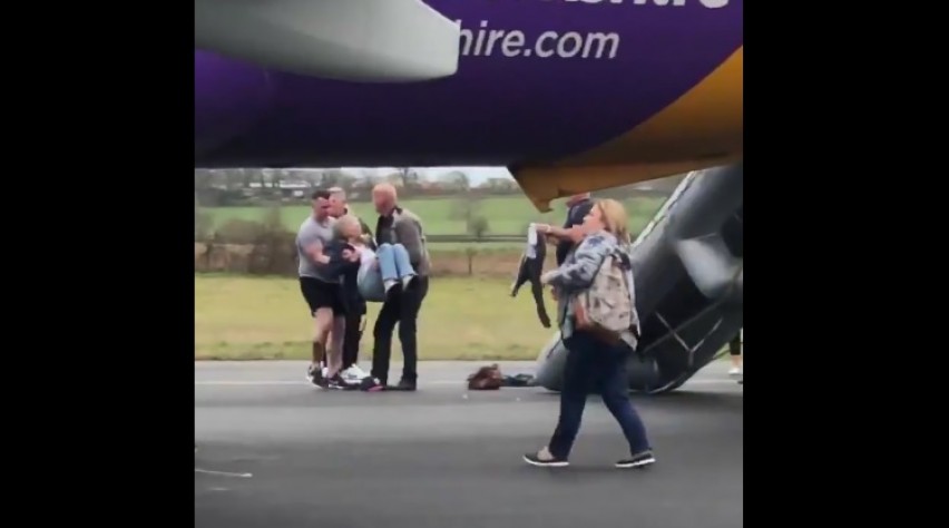 Foto (c) Andy Feaver/Twitter Evacuatie BE4321