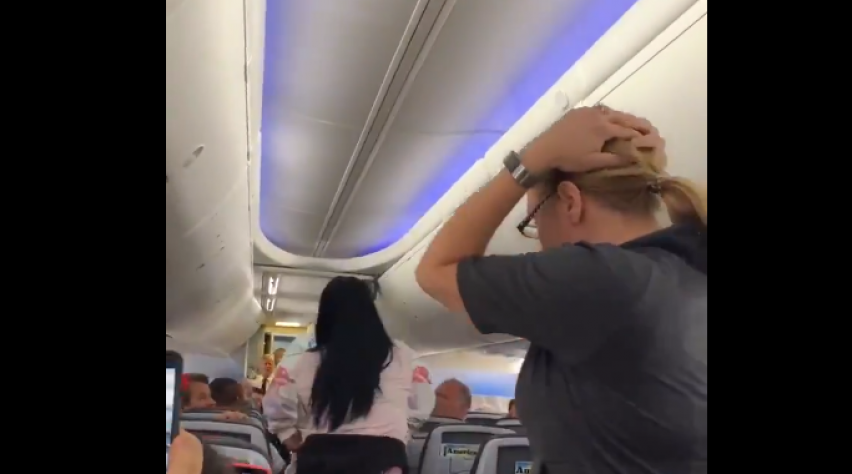 Foto (c) Julia Scorupco/Twitter Incident American Airlines