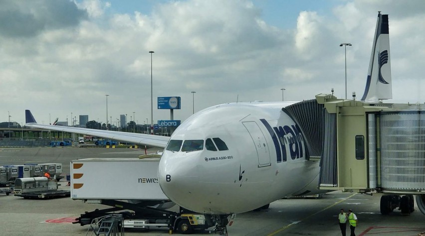 Foto (c) Iran Air Iran Air A330-200 op Schiphol