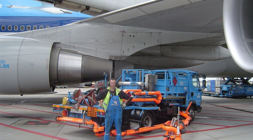 Foto (c) Saschaporsche/Wikimedia Kerosine tanken