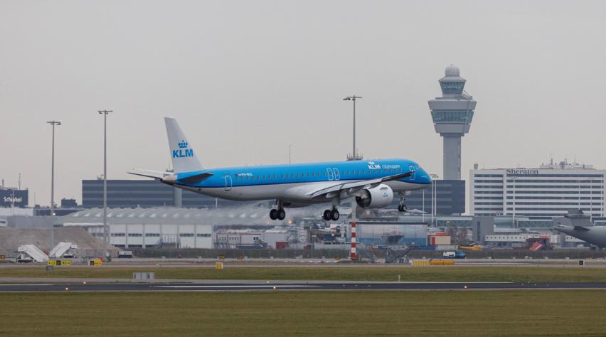 Foto (c) Arnoud Raeven KLM Cityhopper E195-E2 Schiphol