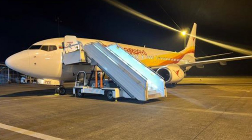 Foto (c) Surinam Airways SLM 737