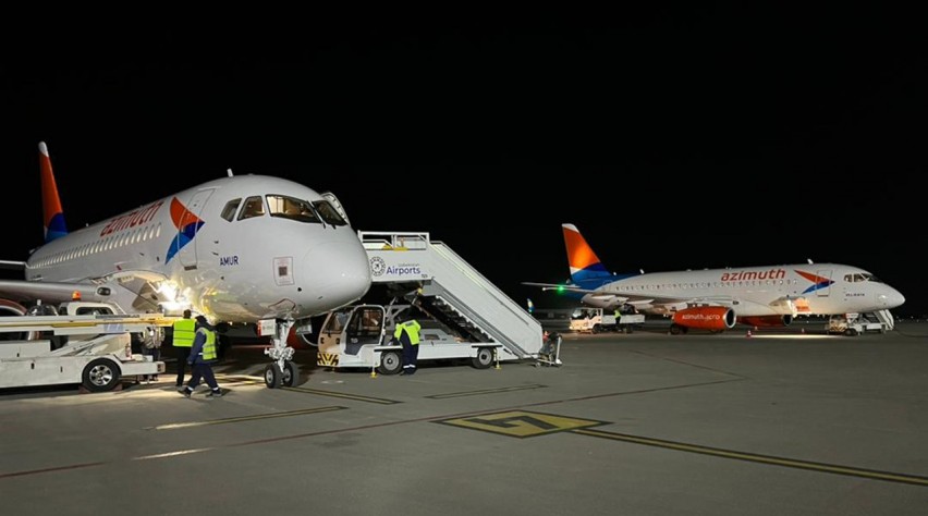 Foto (c) Azimuth Airlines