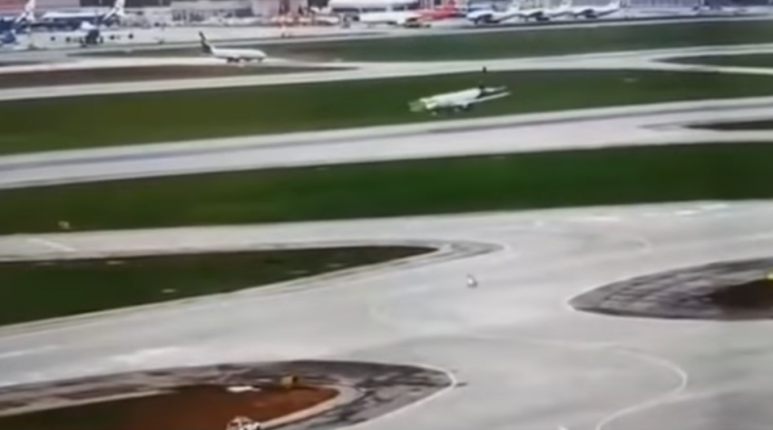 Foto (c) АВИАЦИОННЫЕ НОВОСТИ 24/YouTube Sukhoi Superjet crash SU1492