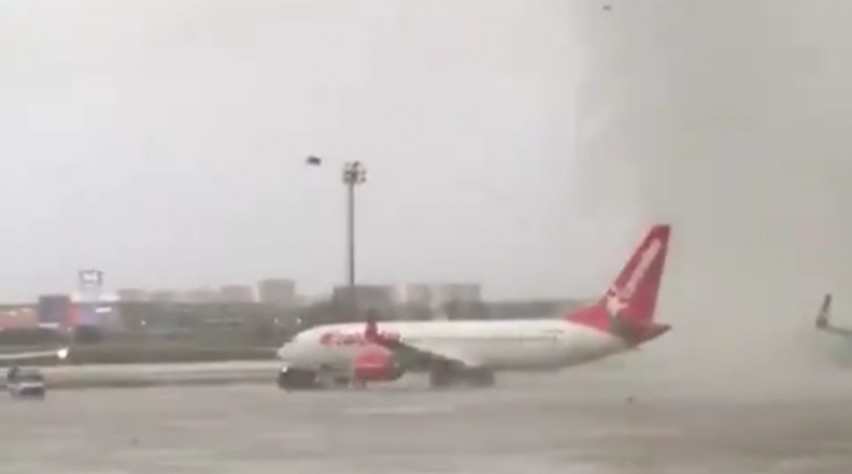 Tornado Corendon Boeing 737 Antalya Airport