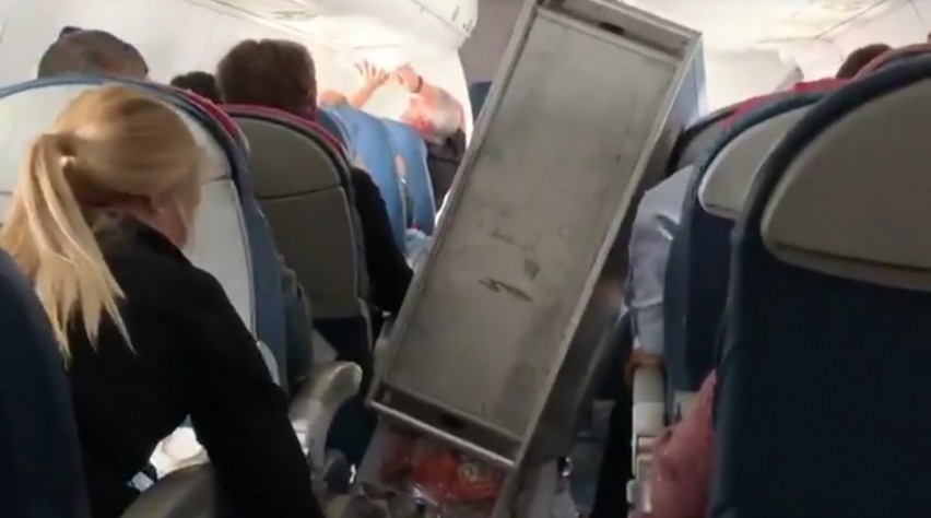 Foto (c) Joe Justice/Twitter Ravage turbulentie Delta Air Lines