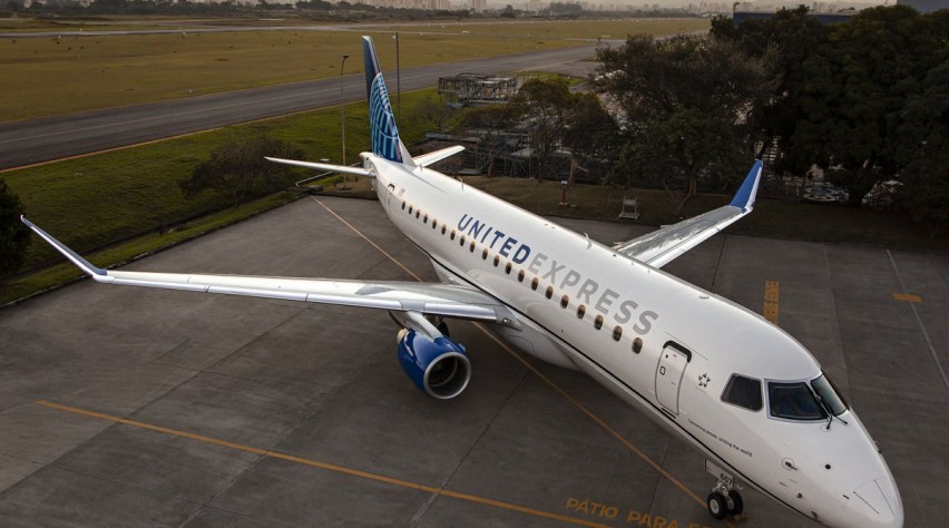 United Embraer E175