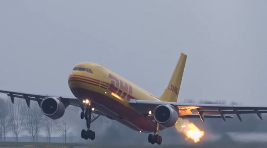 Foto (c) PilotSanderHD/YouTube DHL A300 Schiphol Birdstrike