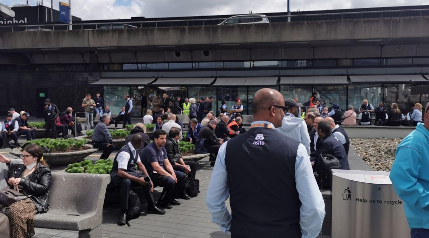 Foto (c) Reismedia Schiphol wilde staking schoonmakers