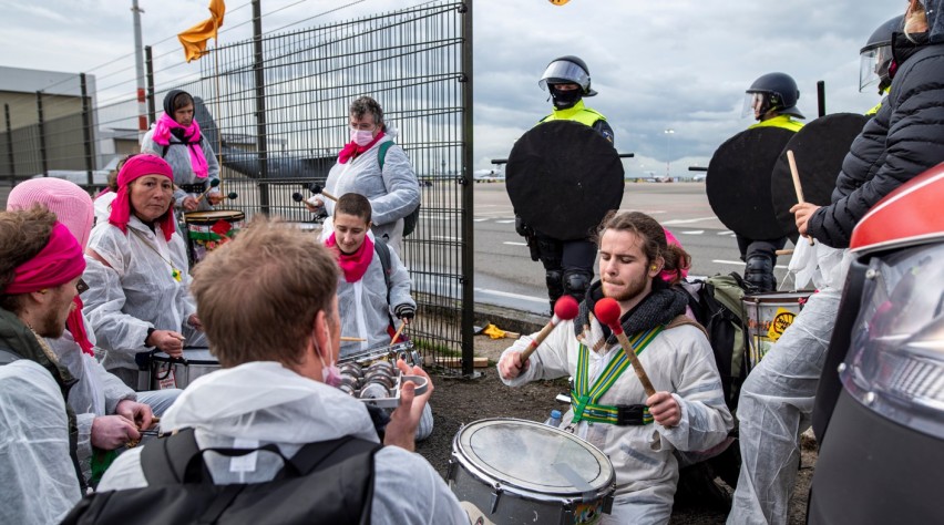 Foto (c) Greenpeace/Marten van Dijl Klimaatprotest Schiphol