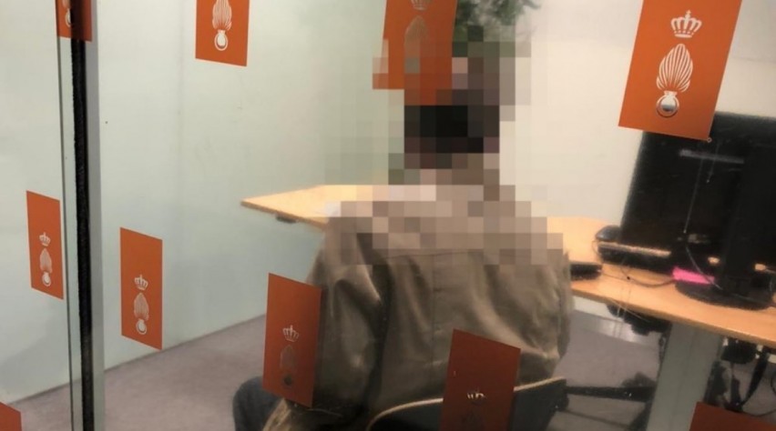 Foto (c) KMar Politiedienst Schiphol Man die tas kwijtraakte