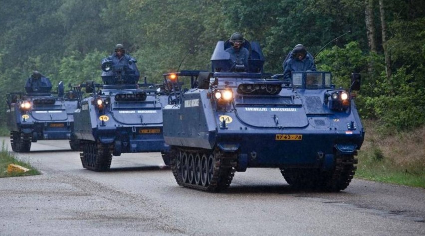 Foto (c) Defensie Pantservoertuigen marechaussee