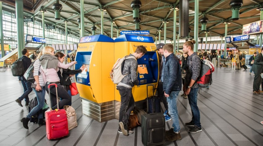 Trein NS Schiphol Plaza