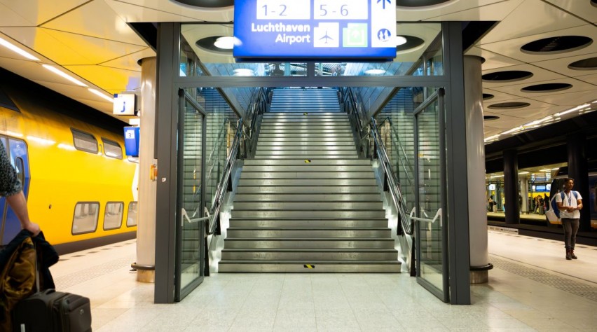 Foto (c) duckdev / Shane van Hattum Trap Station Schiphol