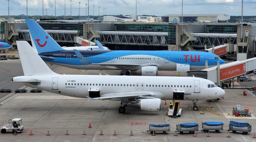 Foto (c) Reismedia TUI 767 Schiphol
