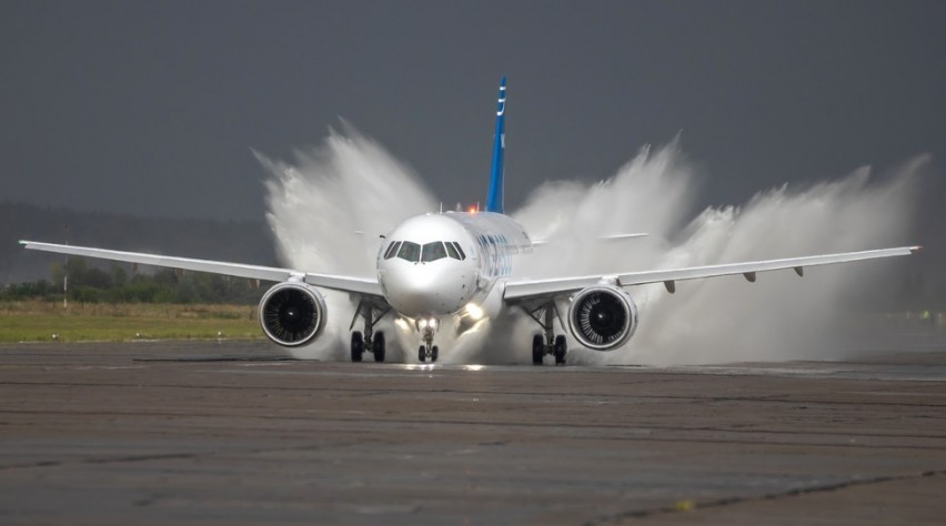 Irkut MC-21-300 watertest