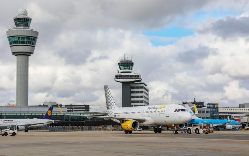 Schiphol-Vueling-KLM(c)Schiphol-1200