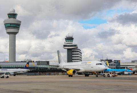 Schiphol-Vueling-KLM(c)Schiphol-1200 Schiphol-Vueling-KLM(c)Schiphol-1200