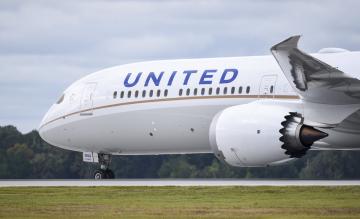 United Boeing 787-10