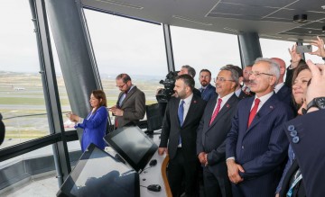 Foto (c) Turkish Airlines Start Triple Independent Runway Operations