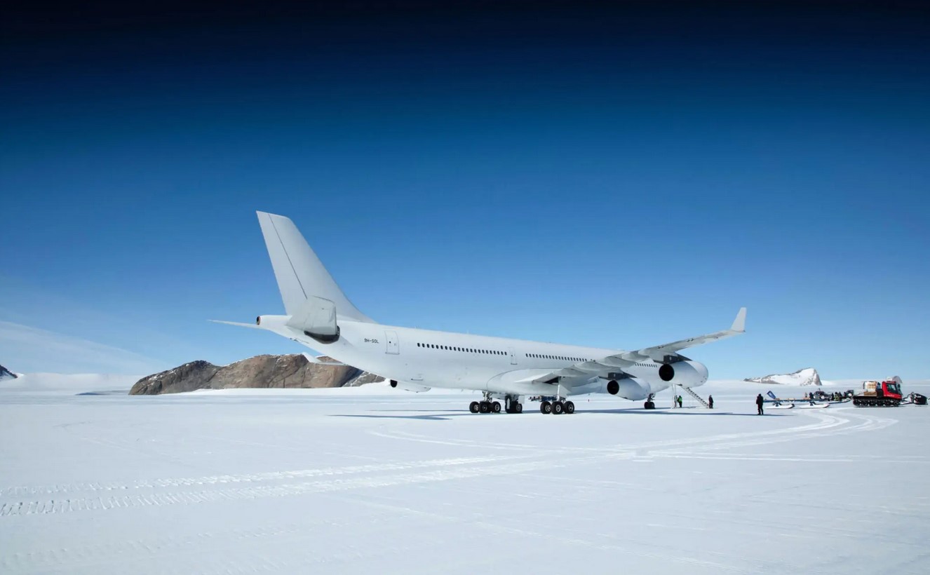 HiFly A340 Antarctica