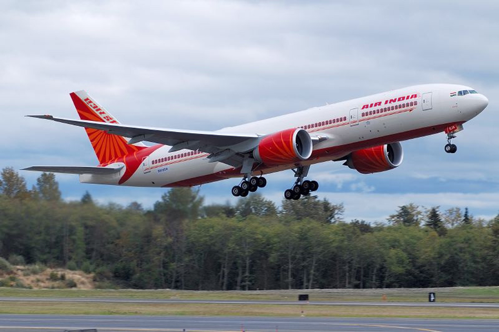 Американцы неожиданно возвращаются домой на восток России из-за отказа двигателя Air India