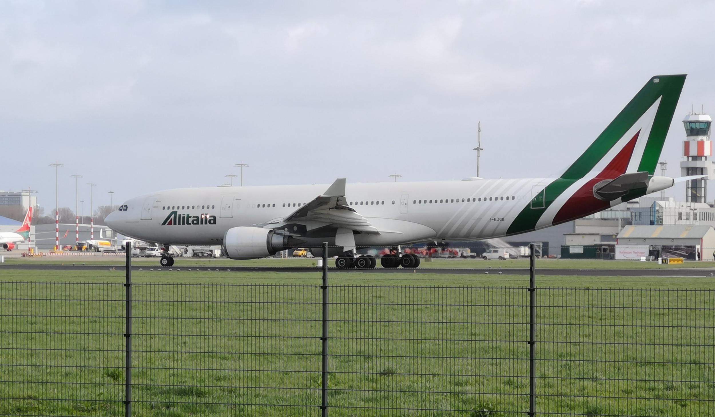 Alitalia met Airbus A330 naar Rotterdam