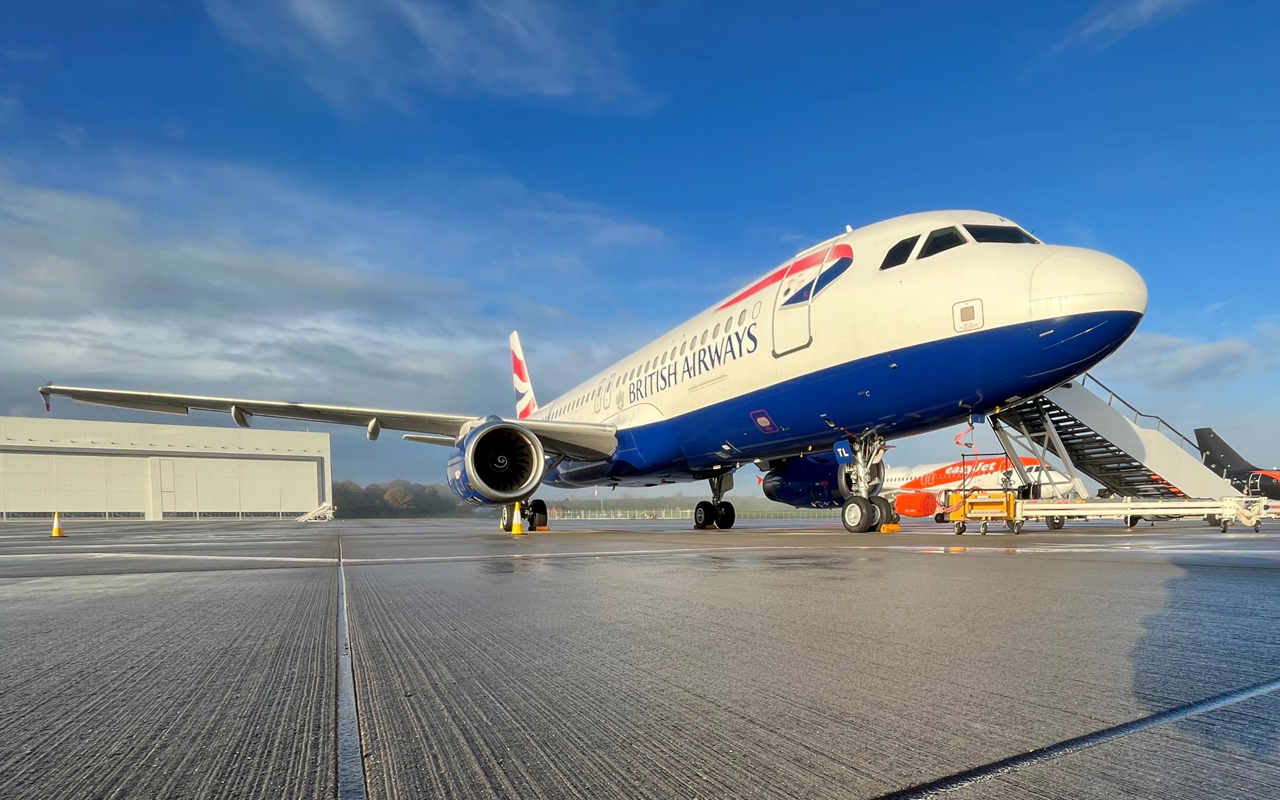 Vliegtuig British Airways wijkt uit naar Schiphol wegens rook in de ...