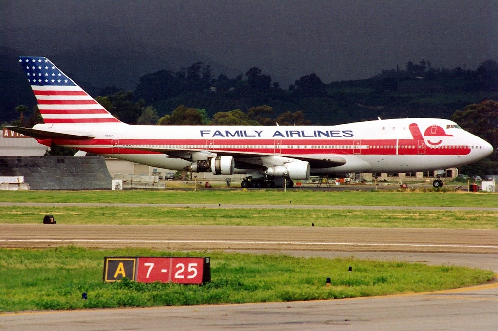 Family Airlines 747-100