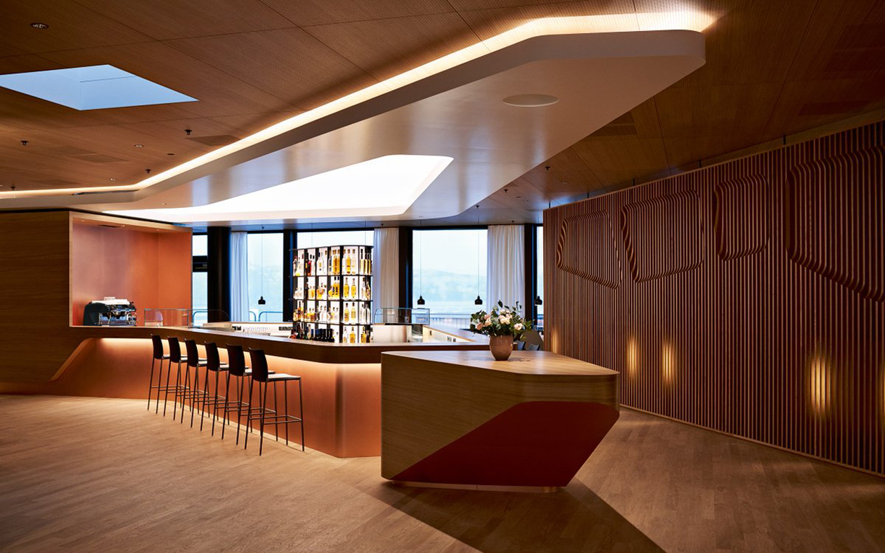 SWISS First Class lounge 