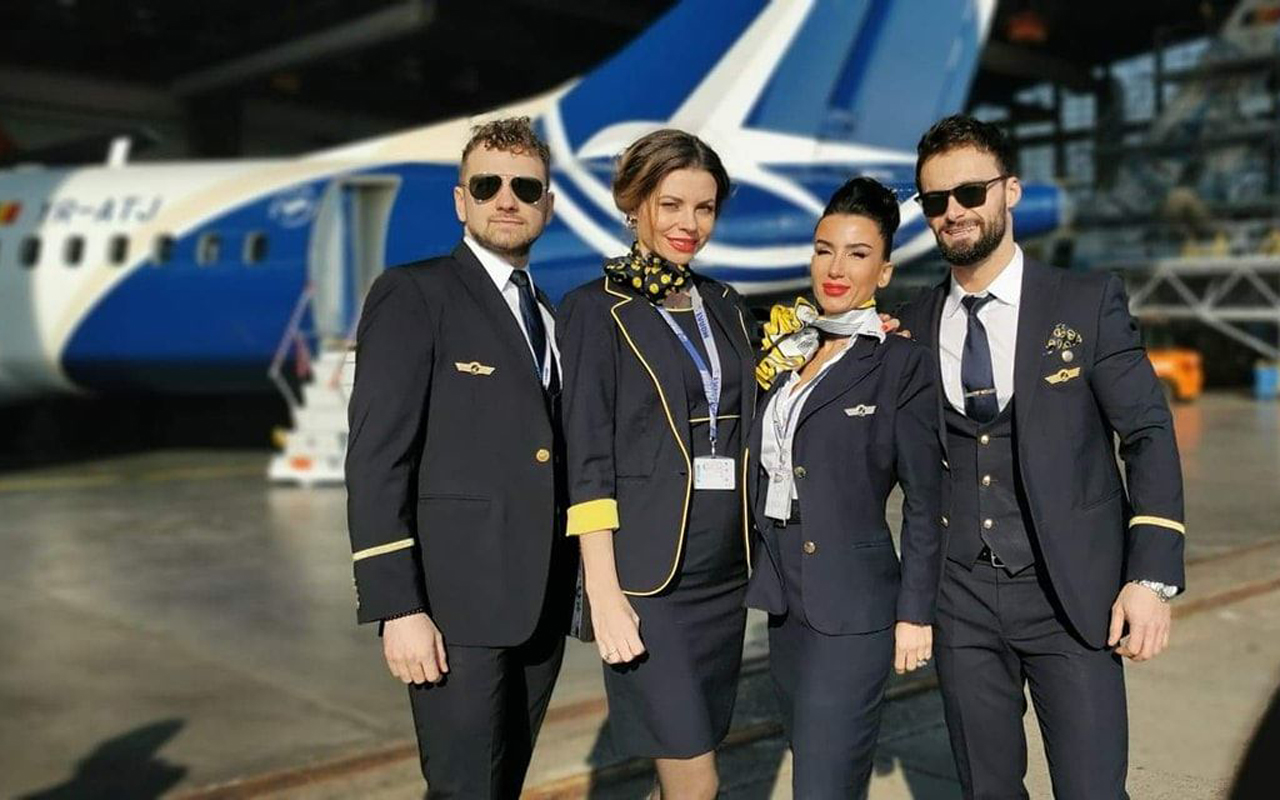 Tarom crew