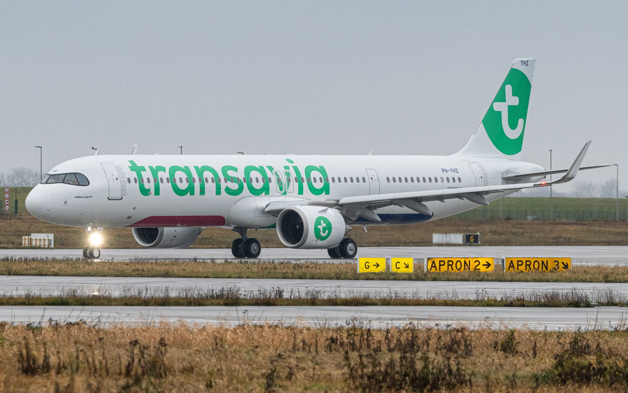 Transavia A321neo vier dagen na birdstrike weer de lucht in ...