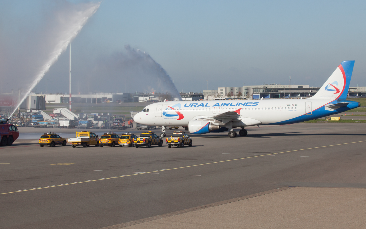 Foto (c) Reismedia Ural Airlines A320 Schiphol