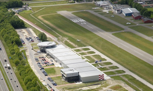 Crashlanding vliegtuig bij Breda Airport, inzittenden ongedeerd