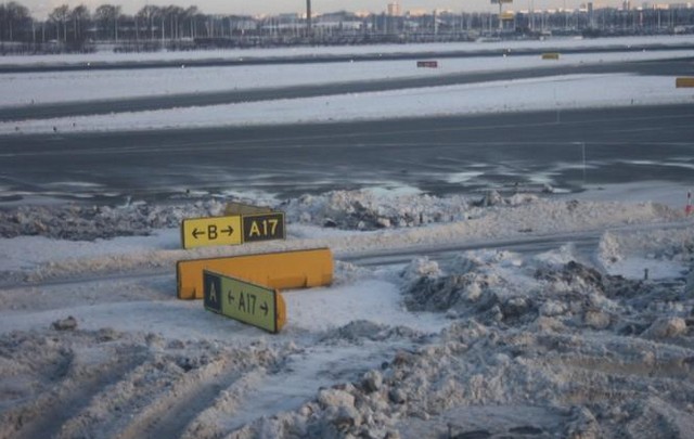 Schiphol zaterdag: vergelijkbaar beeld met annuleringen en vertragingen
