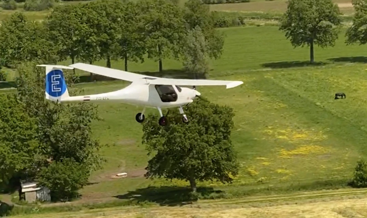 Eerste elektrische vlucht naar het buitenland door E-Flight Academy