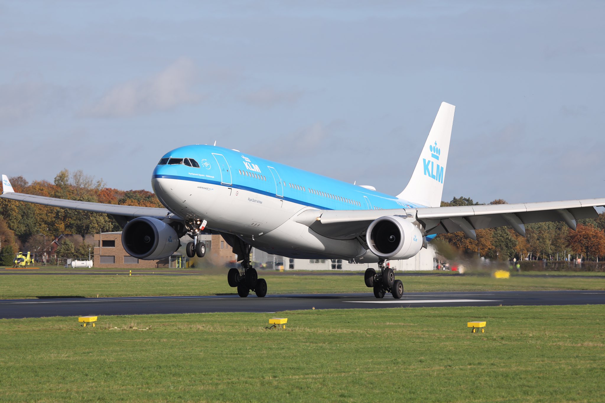 KLM stuurt twaalf vliegtuigen voor opslag naar Groningen Airport