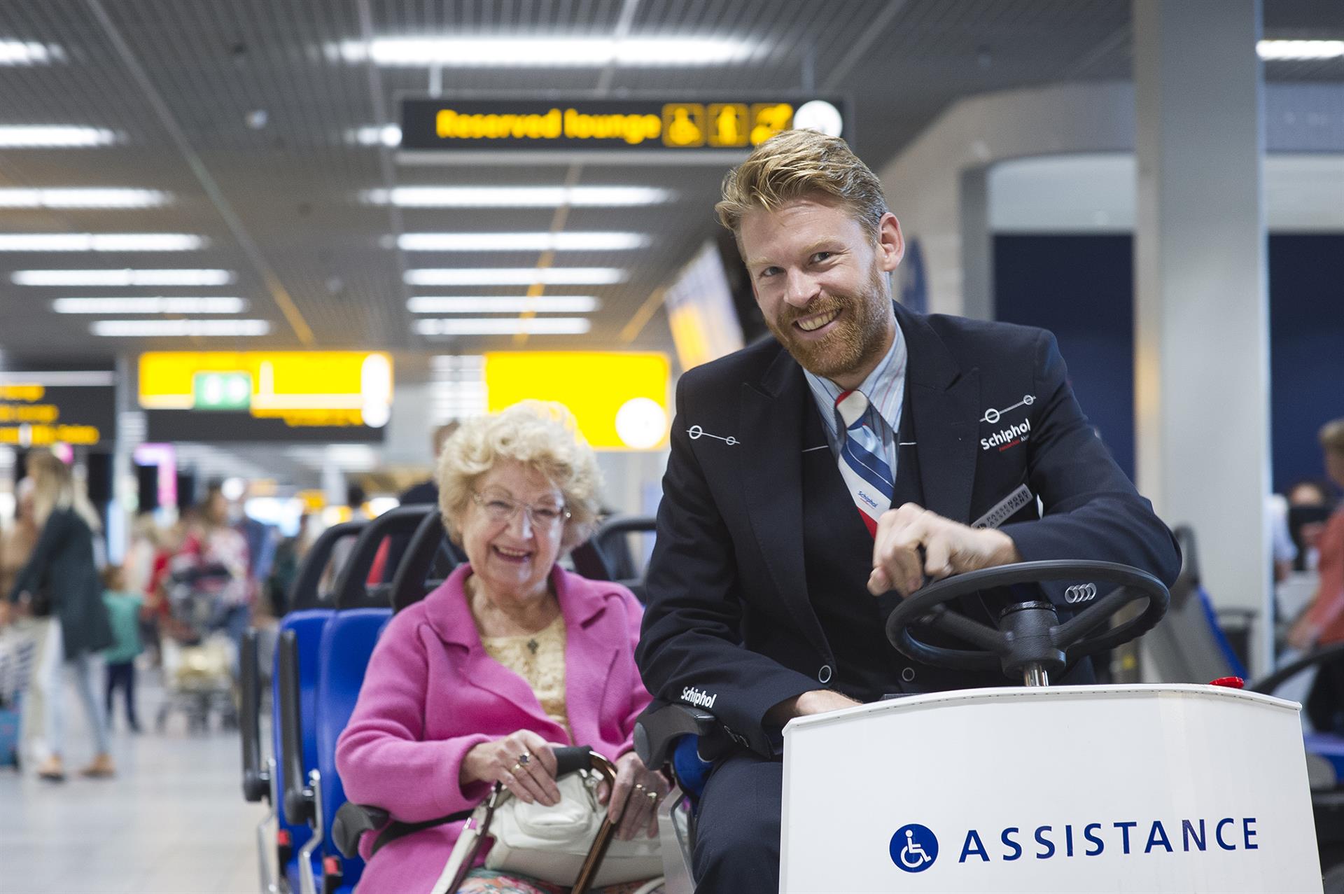 Schiphol neemt begeleiding van reizigers met beperkte mobiliteit in eigen hand