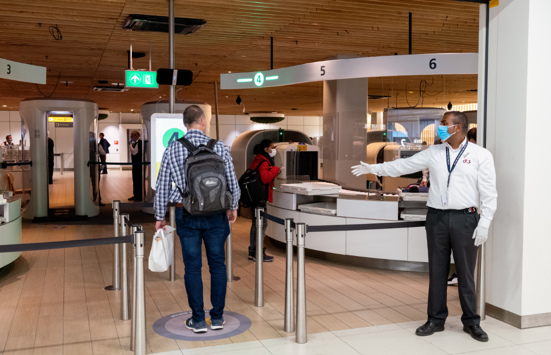 Aantal passagiers op Schiphol duikt weer onder een miljoen